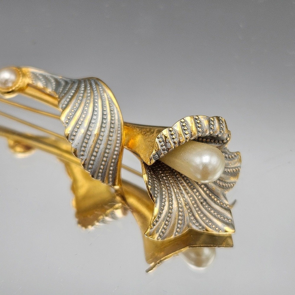 Vintage Spain Pearl & Gold Tone Floral Brooch Pin Elegant Flower Design